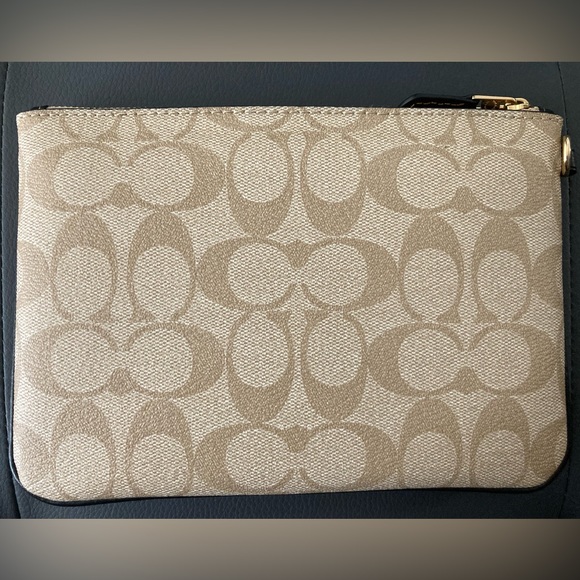 Coach Pouch In Blocked Signature Canvas NWOT - Picture 5 of 5